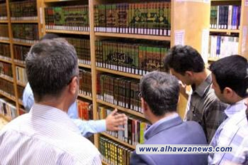  وفد أساتذة جامعة أصفهان يتشرفون بزيارة مرقد أمير المؤمنين(عليه السلام) ويطلعون على مكتبة الروضة الحيدرية   