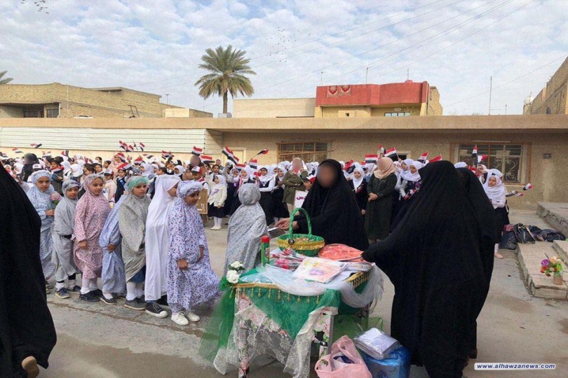 مجمع المبلغات الرساليات في العراق يحتفل في ذكرى ولادة الزهراء ( عليها السلام ) بتتويج فتيات في سن التكليف في المدارس الابتدائية .